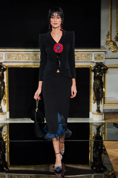 Look 16